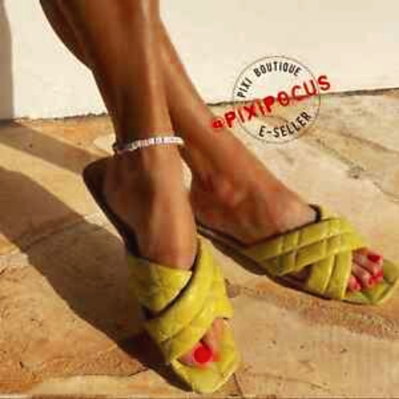 Zara Quilted cross slides - Picture 2 of 6